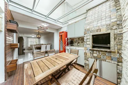 Casa de Condomínio com 3 Quartos à venda, 209m² no Água Verde, Curitiba