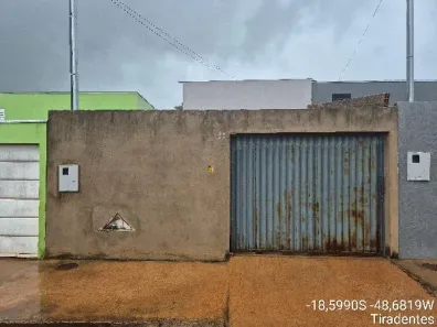 Casa com 2 Quartos à venda, 126m² no Tiradentes, Tupaciguara