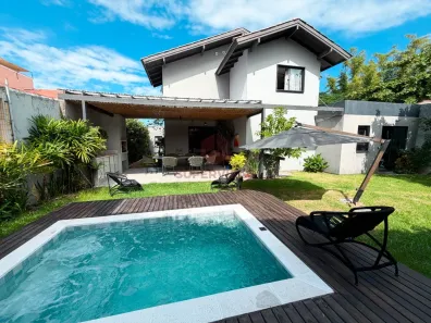 Casa com 4 Quartos à venda, 280m² no Jurerê Internacional, Florianópolis