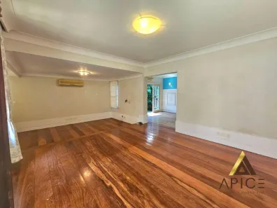 Casa com 3 Quartos à venda, 300m² no Gonzaga, Santos