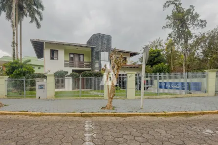 Casa com 3 Quartos à venda, 386m² no Saguaçu, Joinville