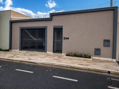 Casa com 3 Quartos para alugar, 175m² no Parque das Laranjeiras, Uberaba