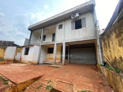 Casa com 4 Quartos à venda, 188m² no Champagnat, Londrina