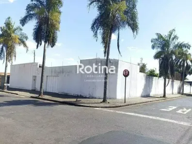 Imóvel Comercial com 3 Quartos para alugar, 310m² no Umuarama, Uberlândia