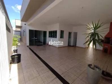 Casa com 3 Quartos à venda, 134m² no Marta Helena, Uberlândia