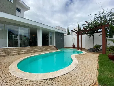 Casa com 6 Quartos à venda, 454m² no Jardim Inconfidência, Uberlândia