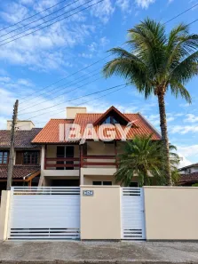 Casa com 4 Quartos para alugar, 217m² no Rio Tavares, Florianópolis