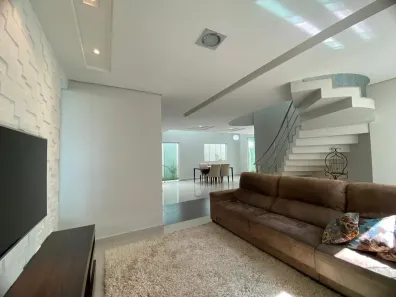 Sobrado com 4 Quartos à venda, 280m² no Granada, Uberlândia