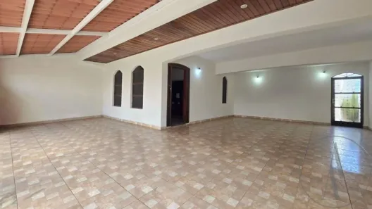 Casa com 4 Quartos para alugar, 200m² no Lopes de Oliveira, Sorocaba
