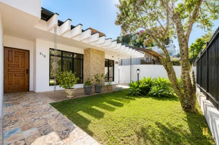 Casa com 3 Quartos para alugar, 249m² no Água Verde, Curitiba