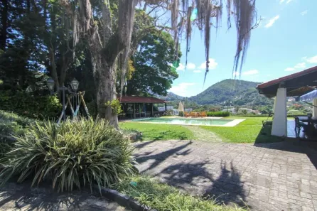 Casa com 5 Quartos à venda, 340m² no Nogueira, Petrópolis