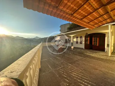 Casa com 4 Quartos à venda, 280m² no Fazendinha, Teresópolis
