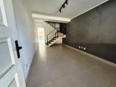 Casa de Condomínio com 2 Quartos para venda ou aluguel, 60m² no Granja Viana, Cotia
