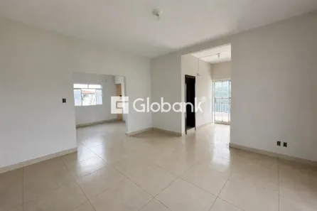 Casa com 3 Quartos para alugar, 90m² no Dona Gregória, Montes Claros