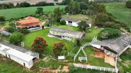Fazenda/Sítio com 3 Quartos à venda, 200m² no Varginha, Itapetininga