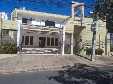 Casa com 5 Quartos à venda, 400m² no Jardim das Américas, Cuiabá
