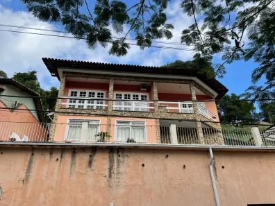 Casa de Condomínio com 4 Quartos à venda, 225m² no Baldeador, Niterói
