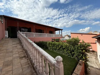 Casa com 3 Quartos à venda, 230m² no Camilo Alves, Contagem