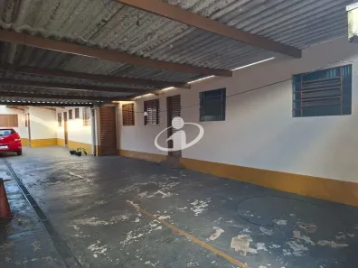 Casa com 2 Quartos para alugar, 50m² no Centro, Uberlândia