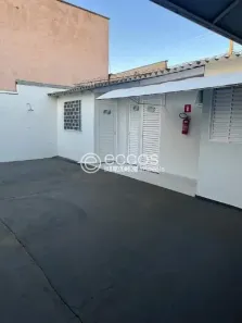 Imóvel Comercial com 3 Quartos à venda, 194m² no Presidente Roosevelt, Uberlândia