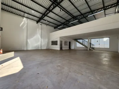 Galpão/Depósito/Armazém para alugar, 350m² no Vila Nova, Jaú