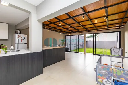 Sobrado com 3 Quartos à venda, 244m² no Jardim das Américas, Curitiba