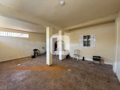 Sobrado com 4 Quartos para alugar, 200m² no Marta Helena, Uberlândia