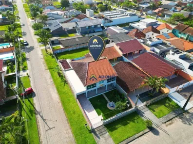 Sobrado com 5 Quartos à venda, 315m² no Guaratuba, Guaratuba