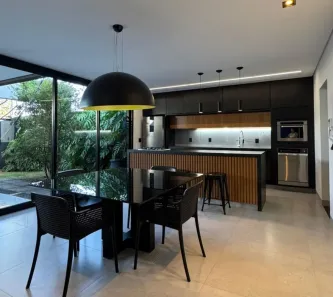Casa com 3 Quartos para alugar, 150m² no Aclimação, Uberlândia
