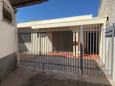 Casa com 3 Quartos para alugar, 90m² no Vila Nova, Maringá