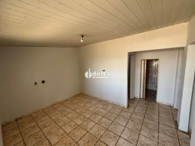 Casa com 2 Quartos à venda, 50m² no Presidente Roosevelt, Uberlândia