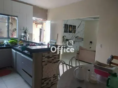 Sobrado com 4 Quartos à venda, 170m² no Residencial Palmeiras, Anápolis