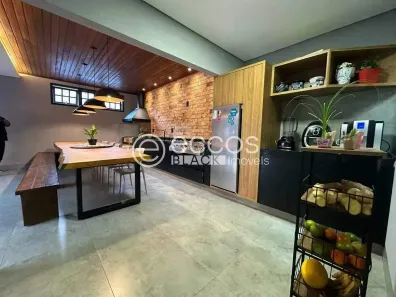 Casa com 4 Quartos à venda, 300m² no Buritis, Uberlândia