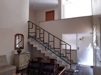 Casa com 5 Quartos à venda, 630m² no General Osório, Uberlândia