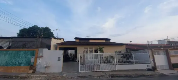 Casa com 5 Quartos à venda, 346m² no Aleixo, Manaus