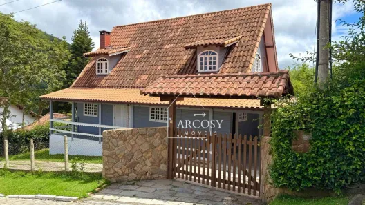 Casa de Condomínio com 4 Quartos à venda, 240m² no Itaipava, Petrópolis
