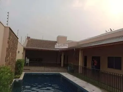 Casa com 3 Quartos à venda, 360m² no Jardim Itália II, Uberaba
