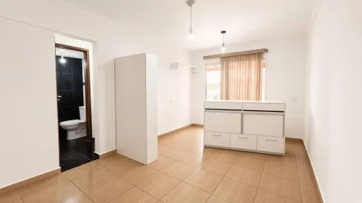 Sala Comercial para alugar, 22m² no Conjunto Semiramis Barros Braga, Londrina