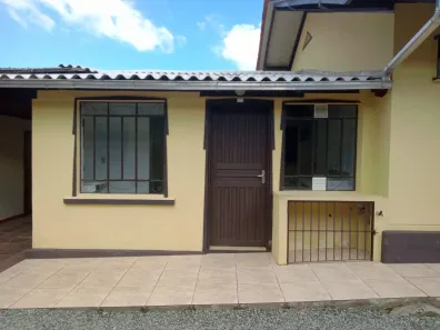 Casa com 3 Quartos para alugar, 70m² no Centro, Schroeder