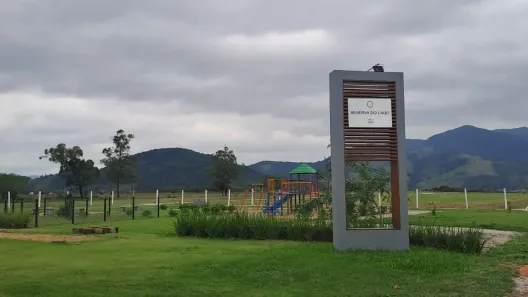 Lote/Terreno à venda, 409m² no Araçatuba, Imbituba