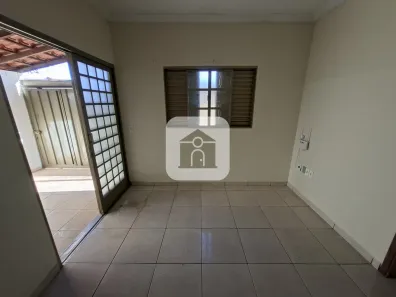 Casa com 3 Quartos para alugar, 80m² no Custódio Pereira, Uberlândia