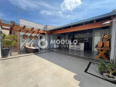 Casa com 3 Quartos à venda, 170m² no Jardim Patrícia, Uberlândia