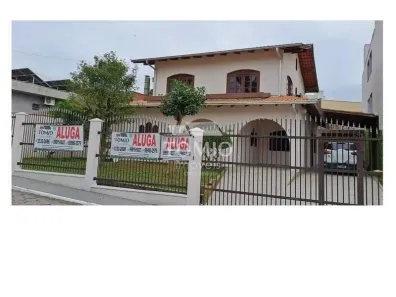 Casa com 4 Quartos para alugar, 190m² no Bela Vista, Gaspar