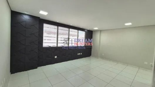 Sala Comercial à venda, 48m² no Centro, Curitiba