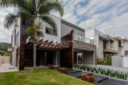 Casa de Condomínio com 4 Quartos à venda, 375m² no Ariribá, Balneário Camboriú