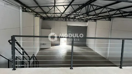 Galpão/Depósito/Armazém para alugar, 340m² no Jardim Brasília, Uberlândia