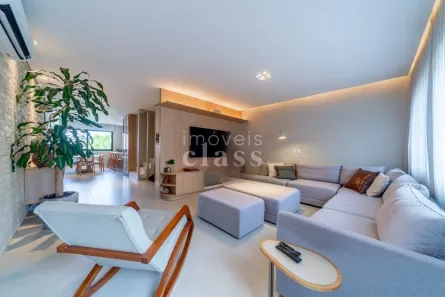 Casa com 3 Quartos à venda, 211m² no Chácara das Pedras, Porto Alegre