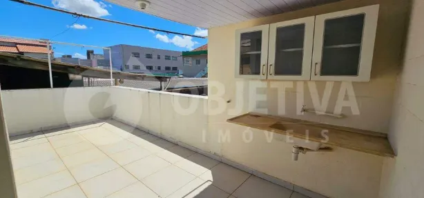 Casa com 2 Quartos para alugar, 120m² no Nossa Senhora Aparecida, Uberlândia