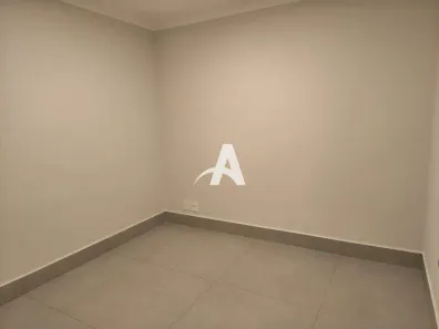 Prédio Comercial para alugar, 300m² no Tabajaras, Uberlândia