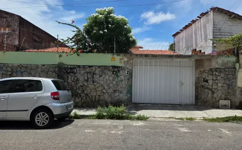 Casa com 9 Quartos à venda, 672m² no José Bonifácio, Fortaleza